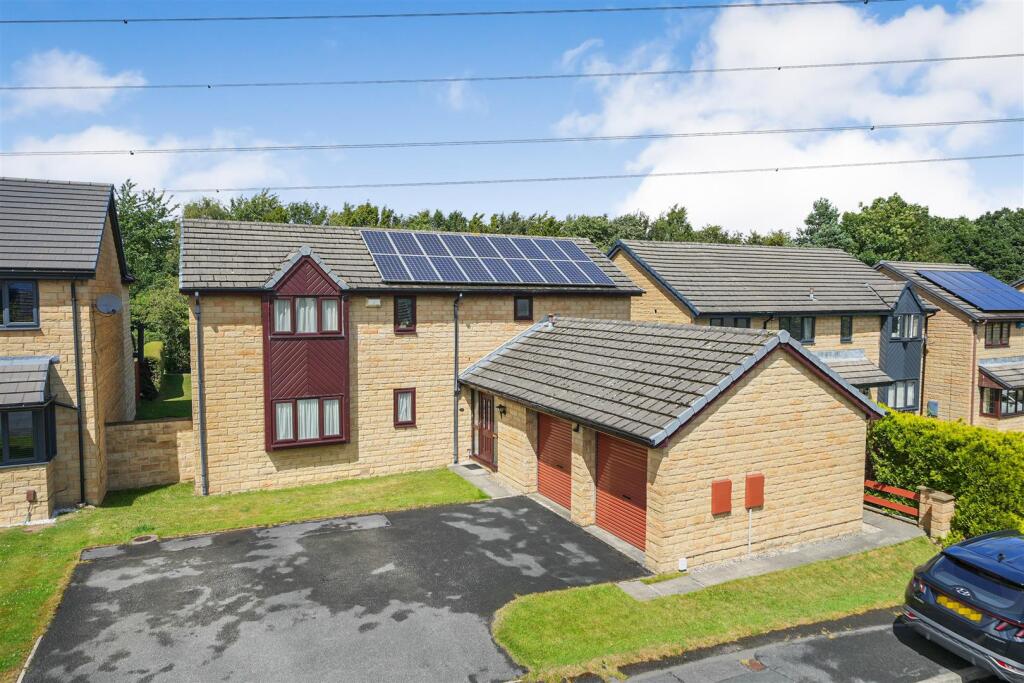 Main image of property: The Crest, Bradley, Huddersfield