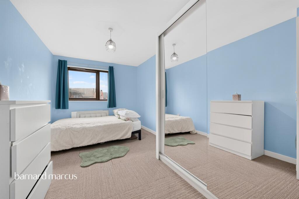 Apartment in London, Bedfont - More