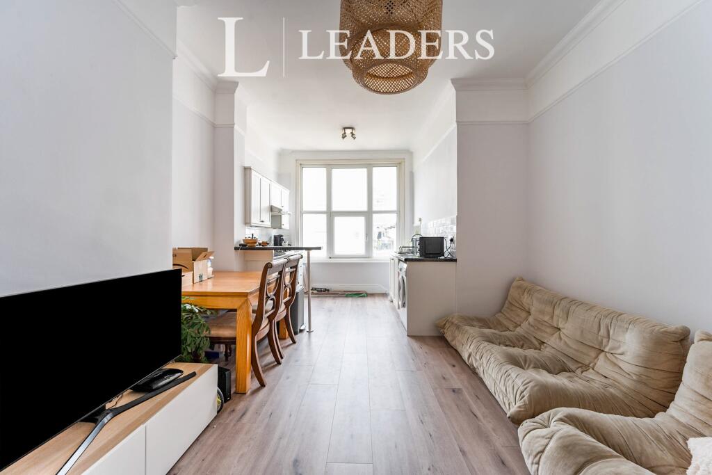 Apartment in Portsmouth, Southsea - View 4