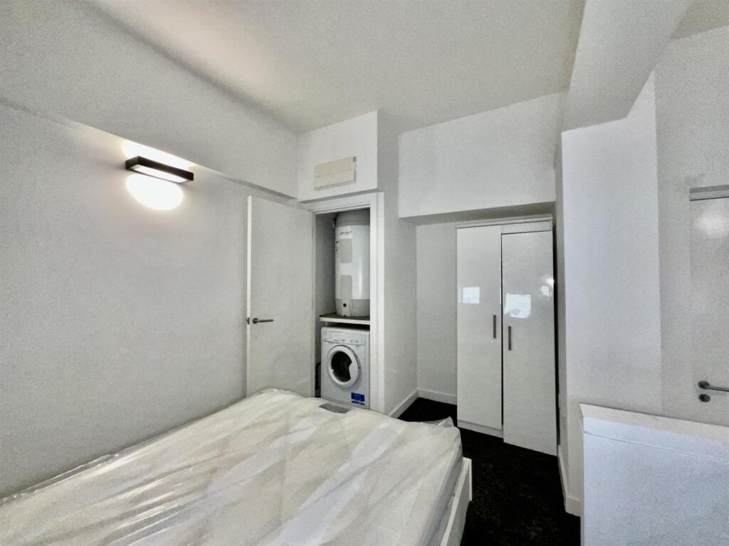 Apartment in Bradford, Girlington, Manningham - View 3