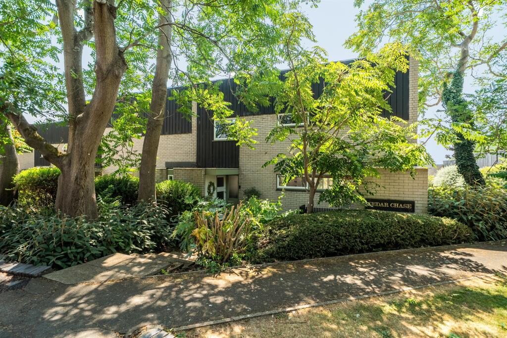 Main image of property: CEDAR CHASE, TAPLOW, MAIDENHEAD