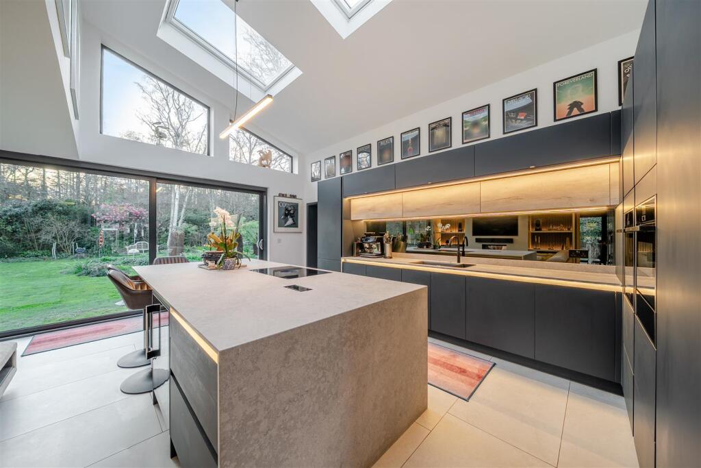 7 Birch Close, Arundel photo 2