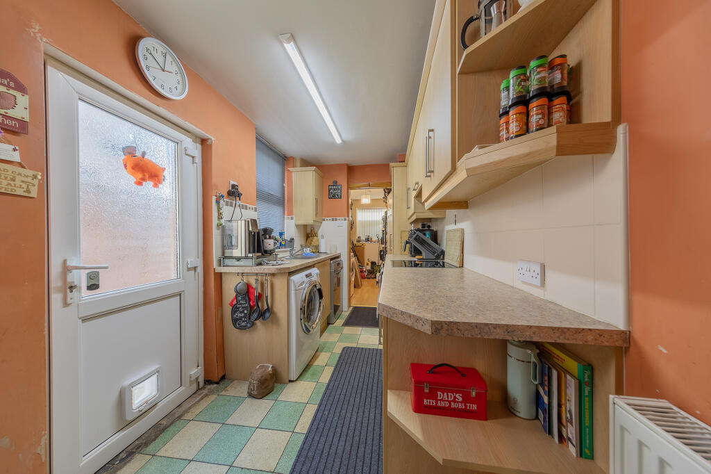 House in Nuneaton and Bedworth, Warwickshire - View 5