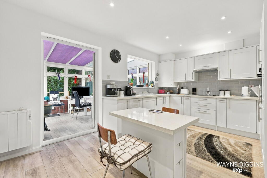 House in Grays, Little Thurrock - More