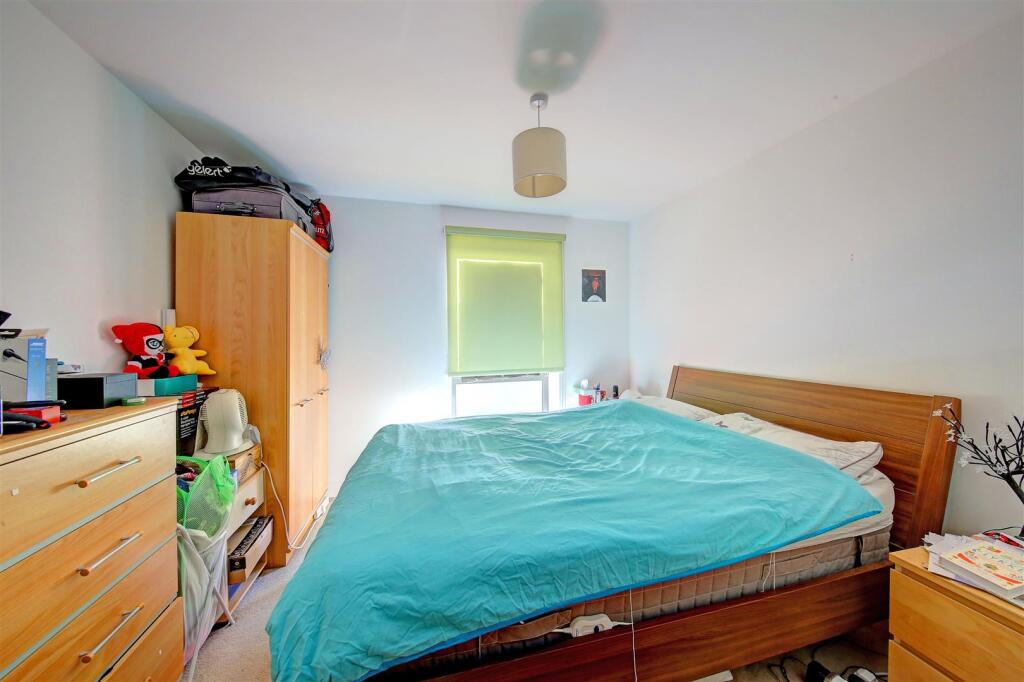 Apartment in London - More