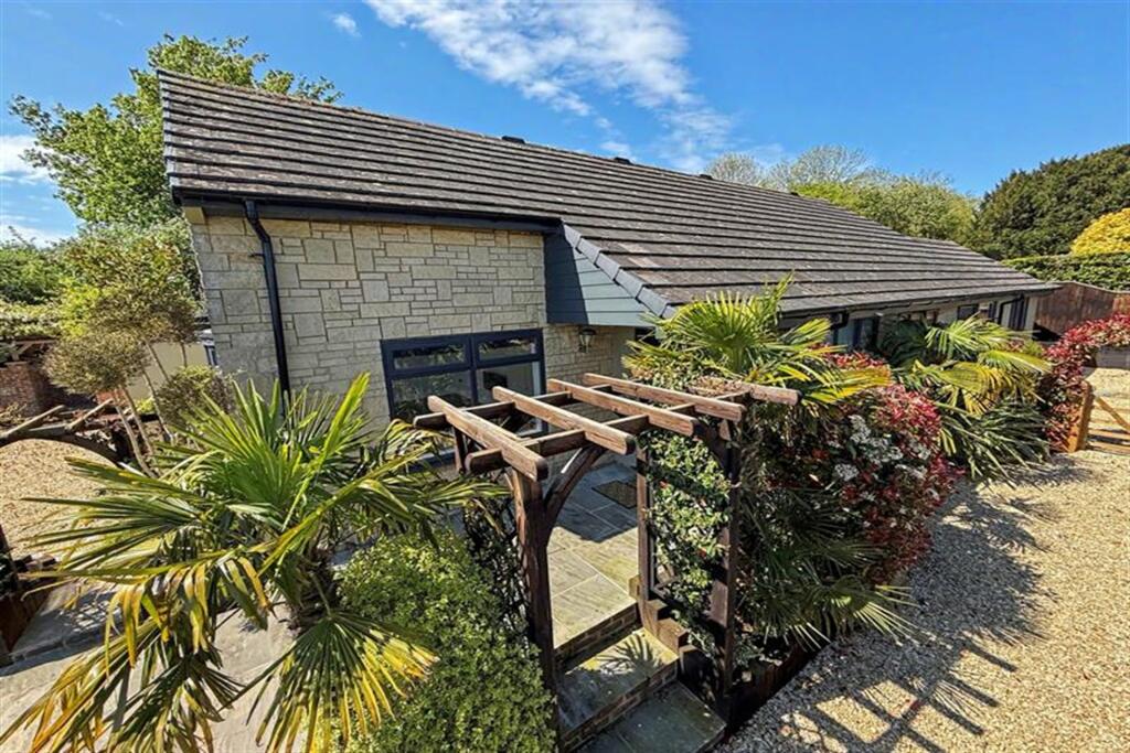 Main image of property: Spetisbury