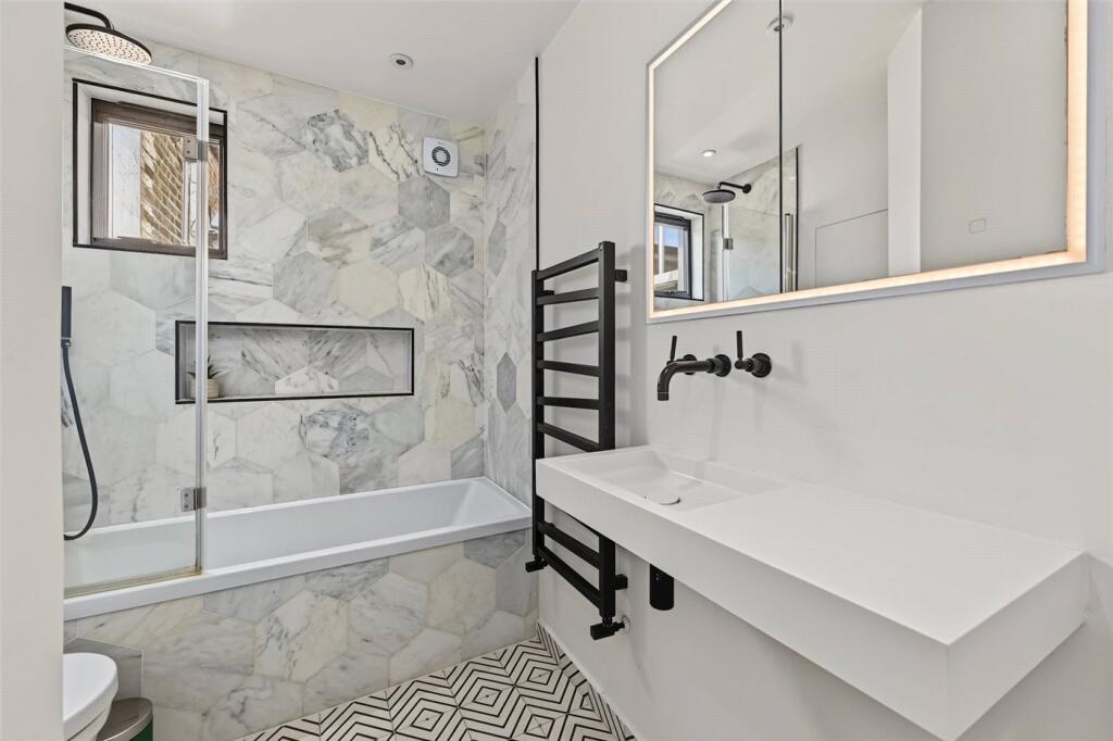 Apartment in London, Brondesbury Park, Brondesbury - More