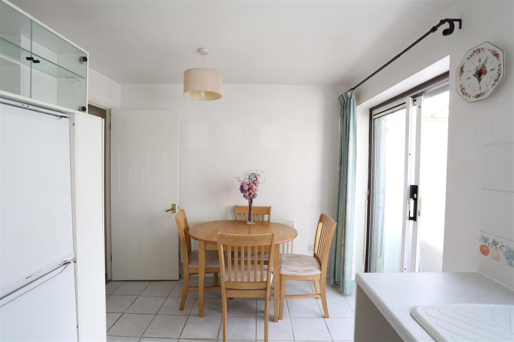 House in Kingston upon Thames - More