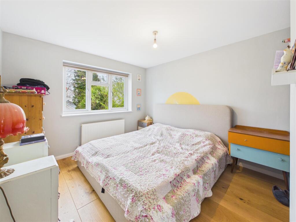 Queens Road, Hersham, Walton-On-Thames - View 4
