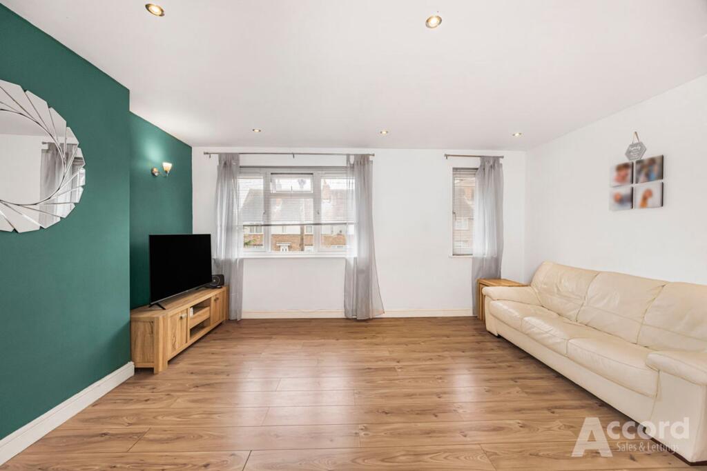 Apartment in Romford - View 5