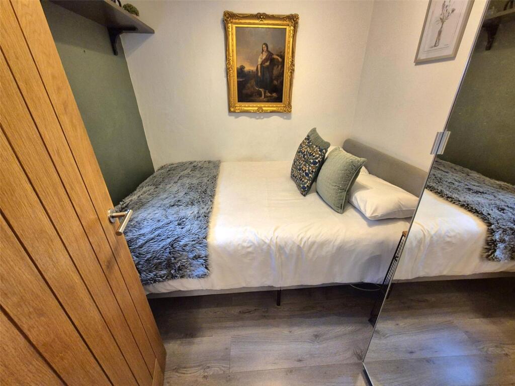Apartment in Coventry, Earlsdon - More