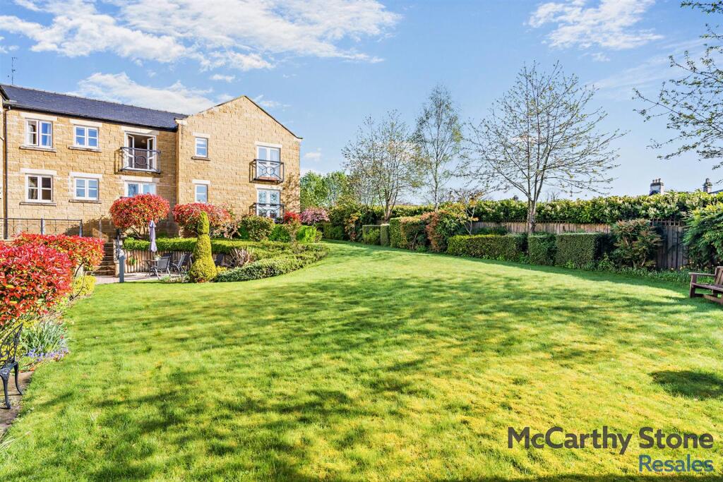 2-bed flat on Hollis Court, Castle Howard Road, Malton, £195,000