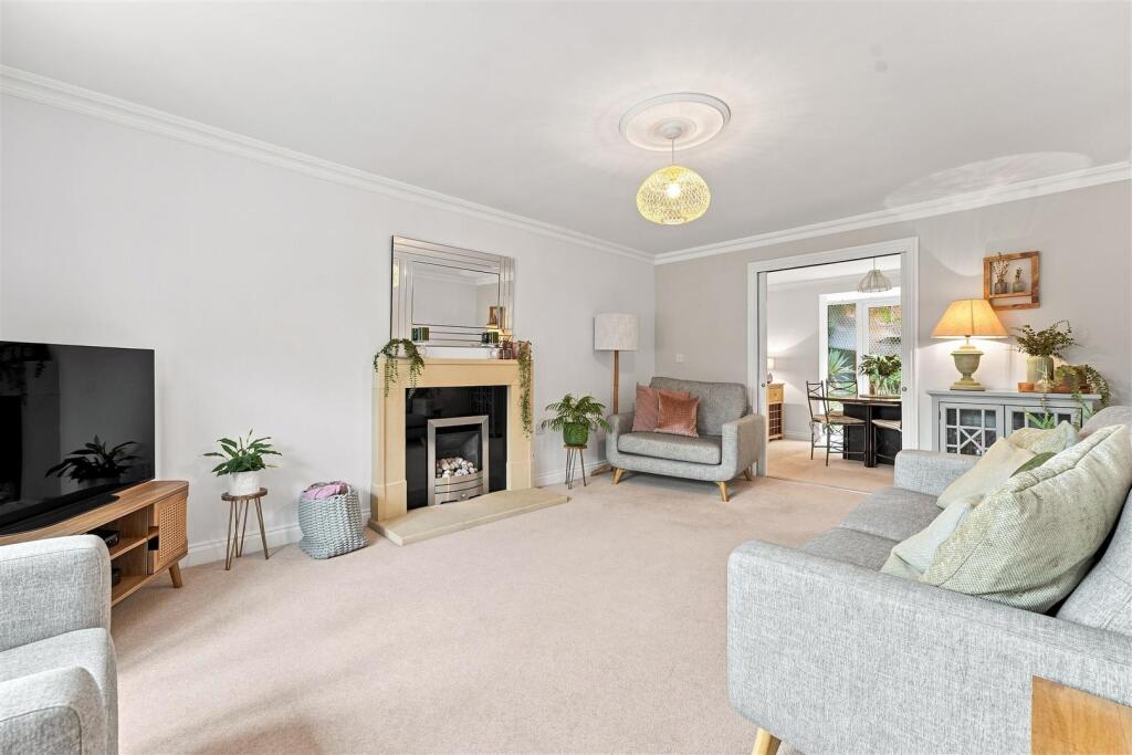 House in Winterbourne Down, Bury Hill, Winterbourne - More