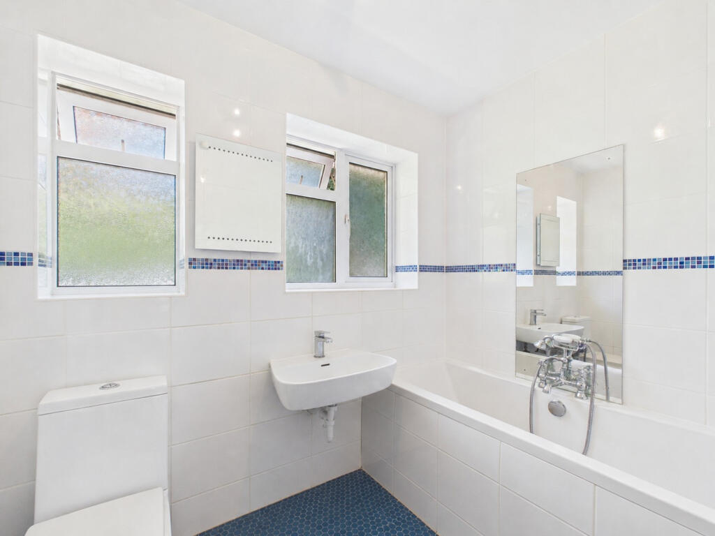 House in Brighton, Saltdean - More