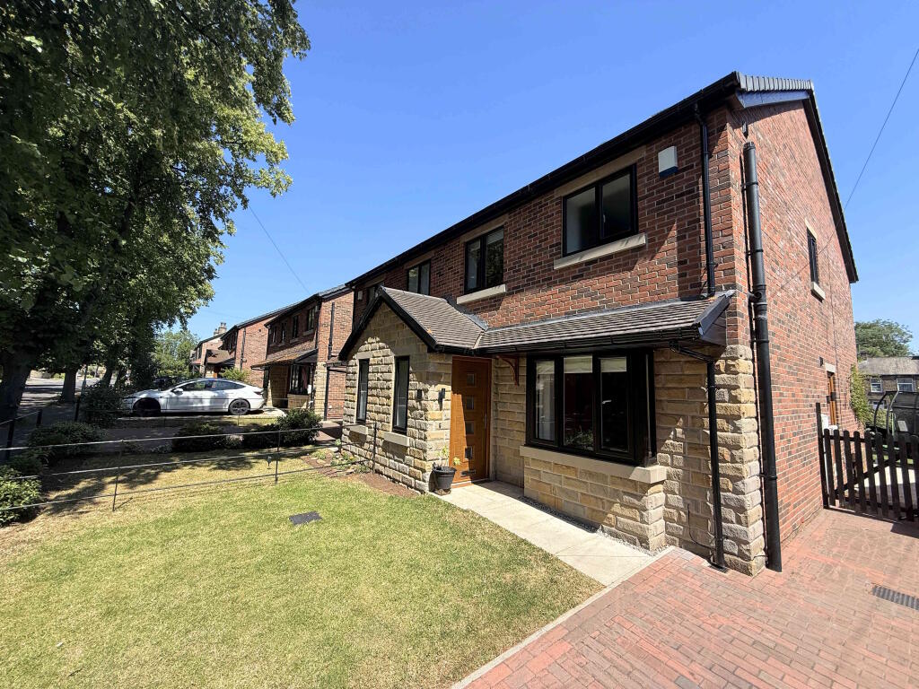 Main image of property: 94 Westcliffe Road, Cleckheaton, BD19 3NW