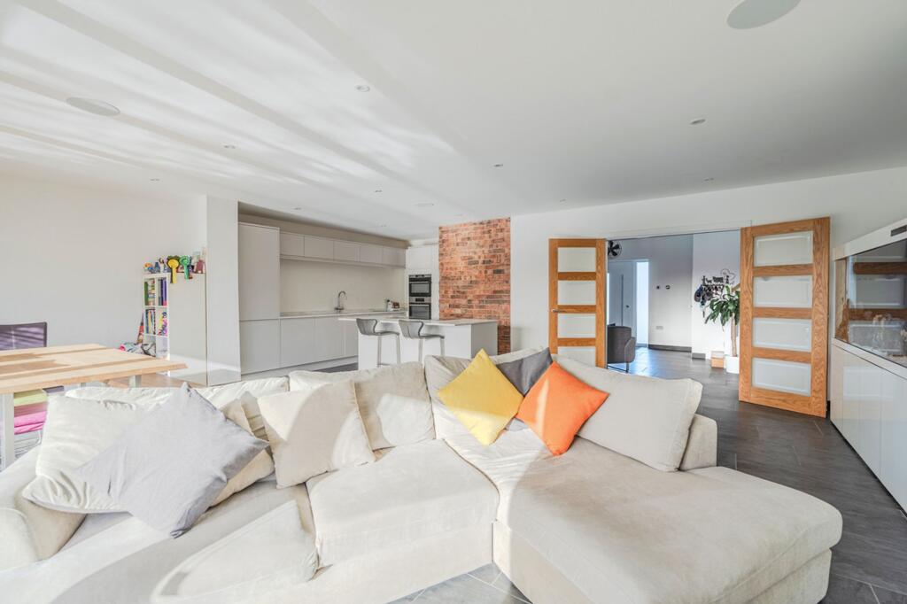 Beaulieu Avenue, Christchurch, BH23 - More