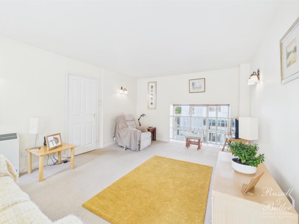 House in Buckingham, Buckinghamshire - View 3