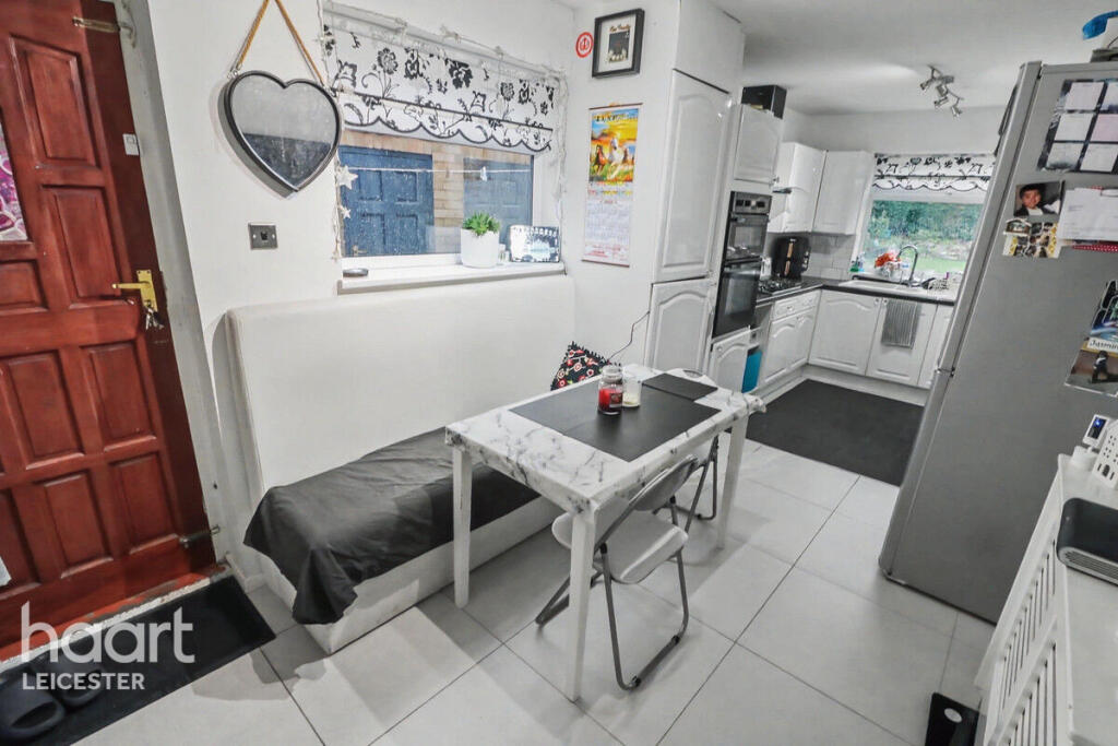 House in Oadby and Wigston, Leicestershire - More