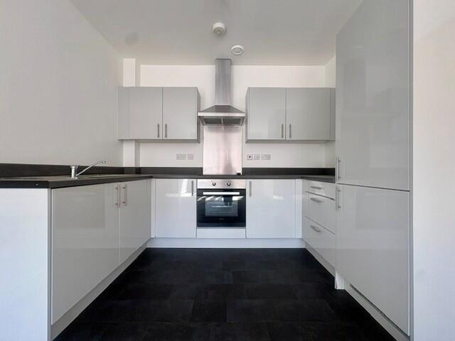 Apartment in Swindon, Railway Village, Town Centre - View 3
