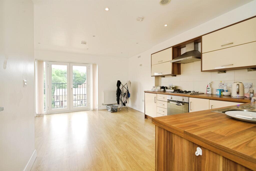 Apartment in Barnsley, South Yorkshire - View 3