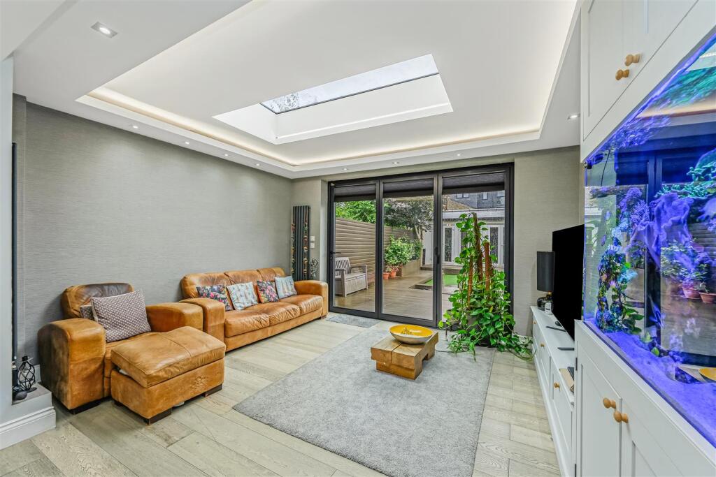 Chingford Road, Walthamstow - More