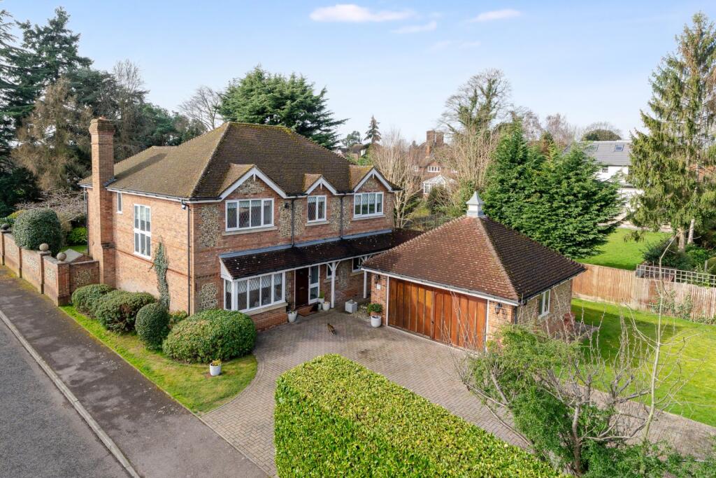 5-bed detached on Kimbers Drive, Burnham, Buckinghamshire, SL1, £1,400,000