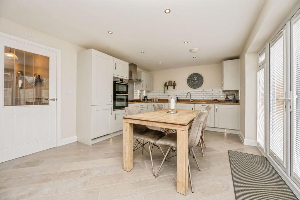 Suffolk Way, Worcester, WR3 photo 4
