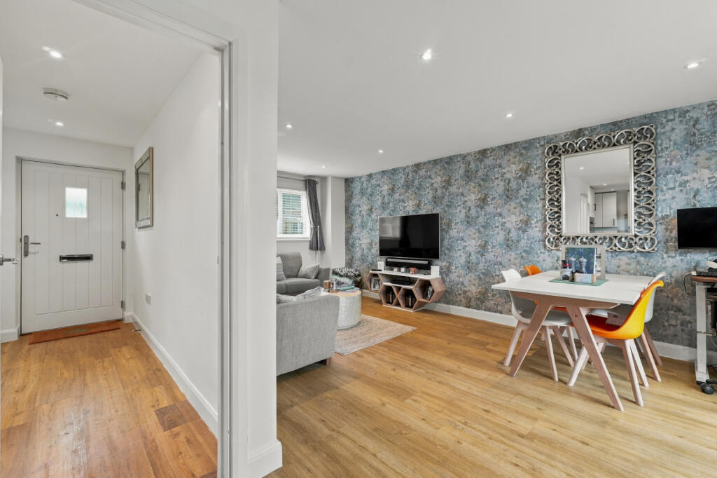 Pastures Close, Newport, Saffron Walden, Essex, CB11 photo 4
