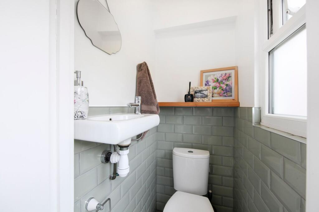 House in London, Thornton Heath - More