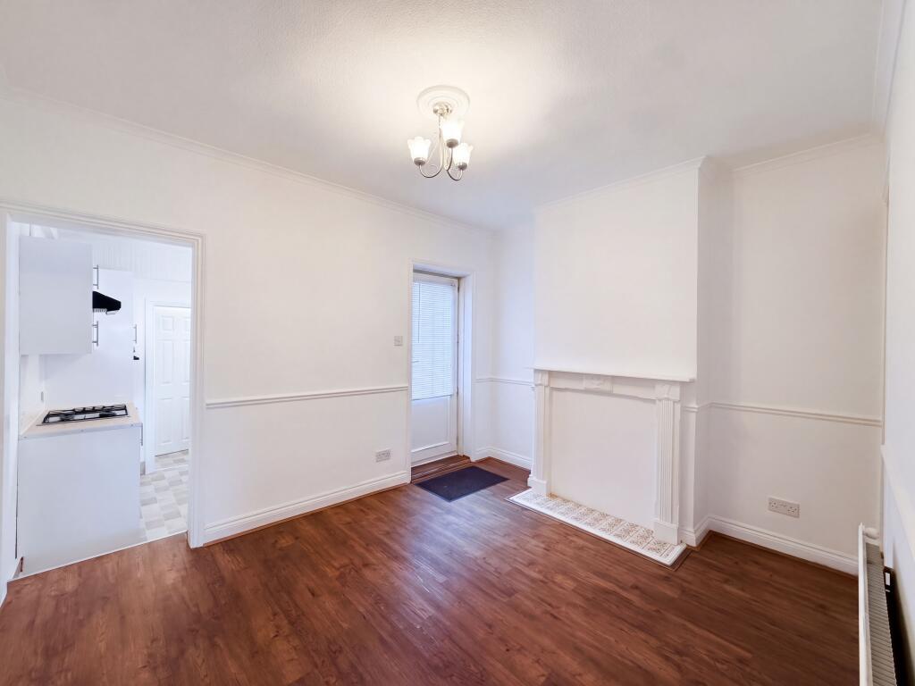 Stanley Road, Grays  photo 3
