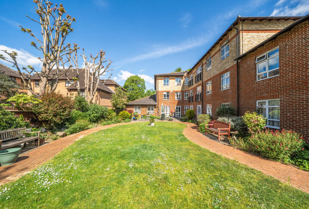 Apartment in Sutton - View 2