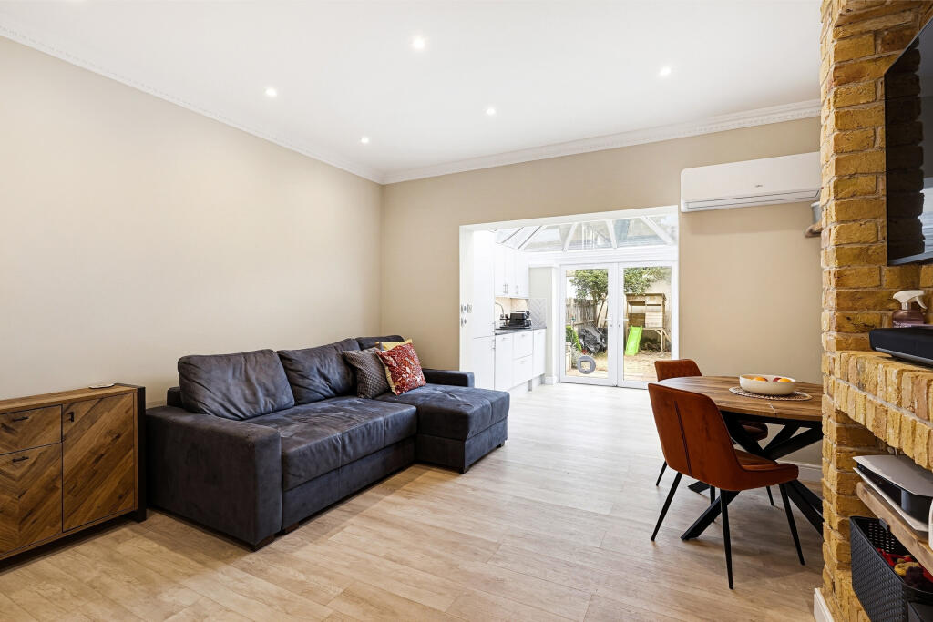 House in London, Hanwell - More