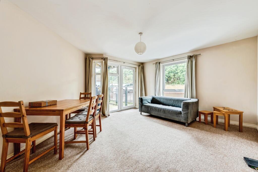 Apartment in Swindon - View 2