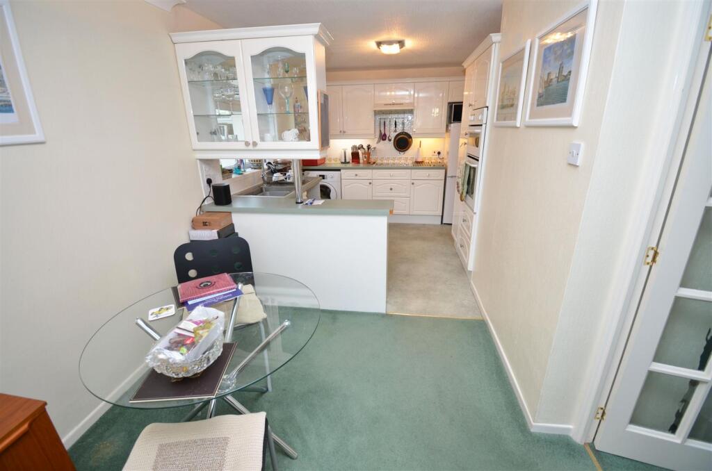 Baymead Close, North Petherton photo 4