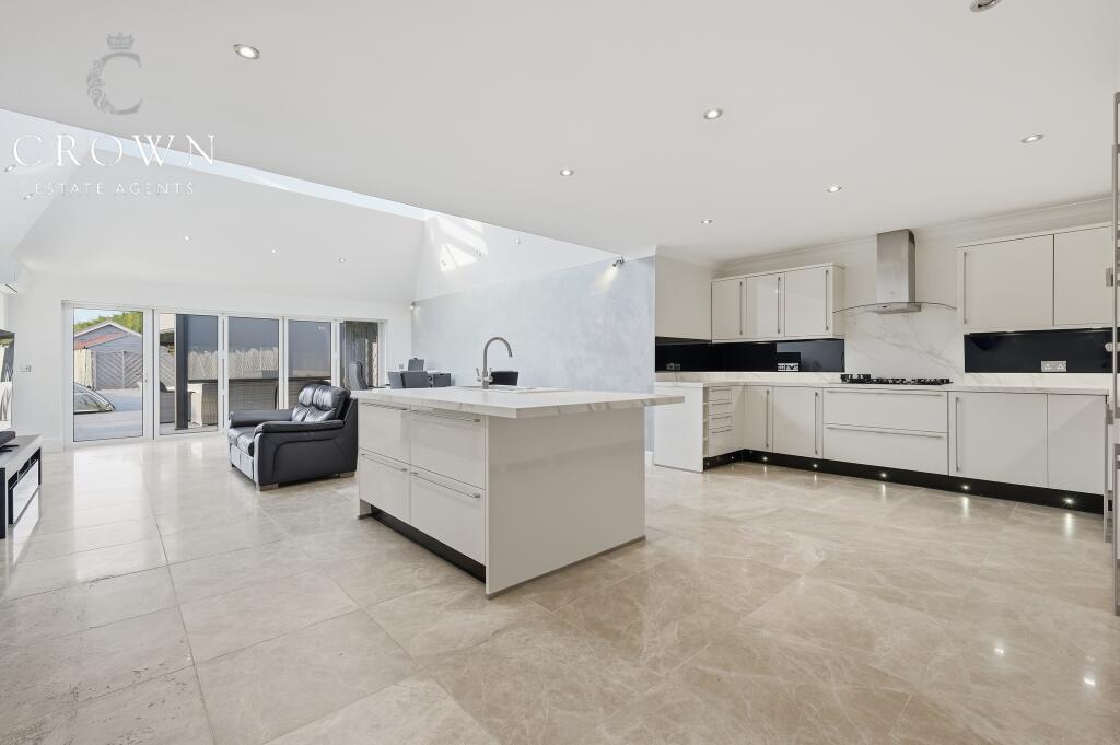 House in Basildon, Ramsden Bellhouse - More