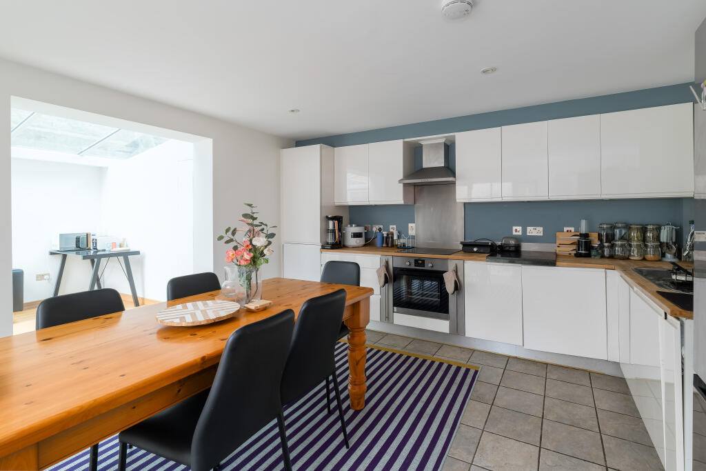 House in London - View 5