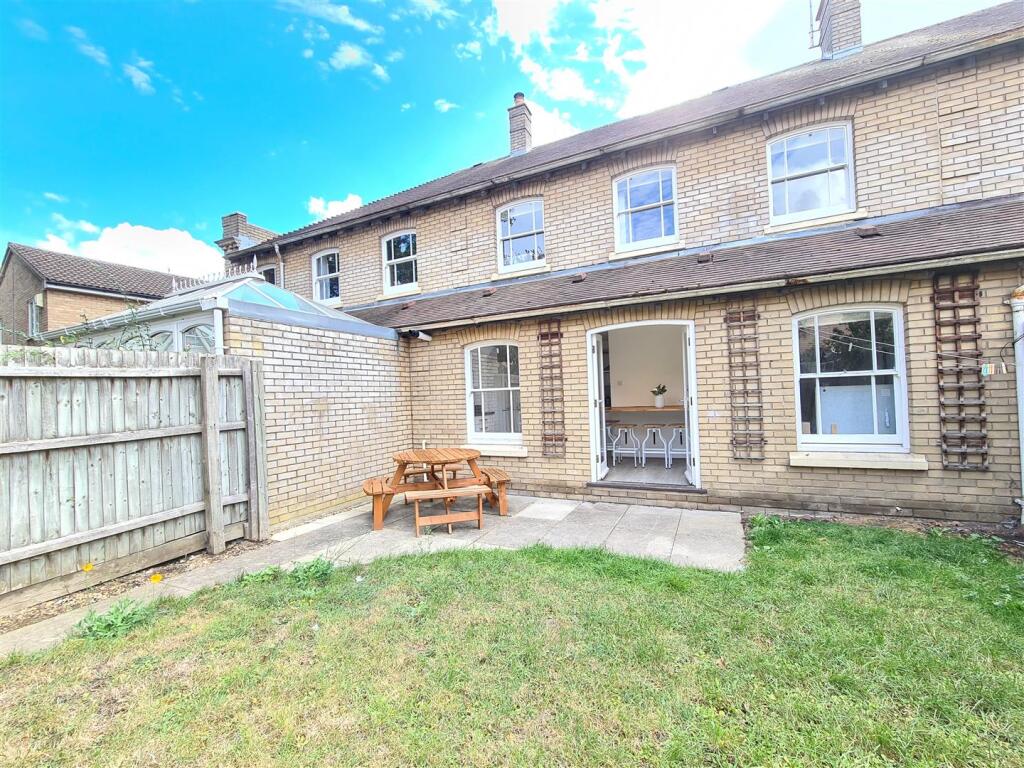 Main image of property: 38 Pakenham Close, Cambridge