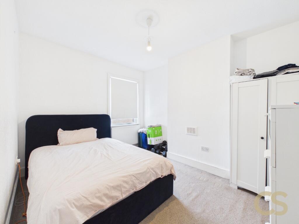 Apartment in Broxbourne, Hertfordshire - View 5