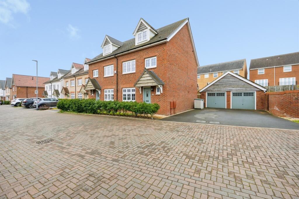 Main image of property: Shackleton Grove, Leighton Buzzard