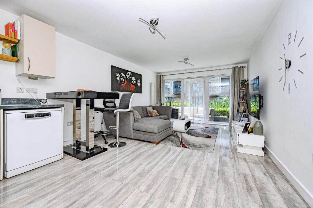 Apartment in Dacorum, Nash Mills - More