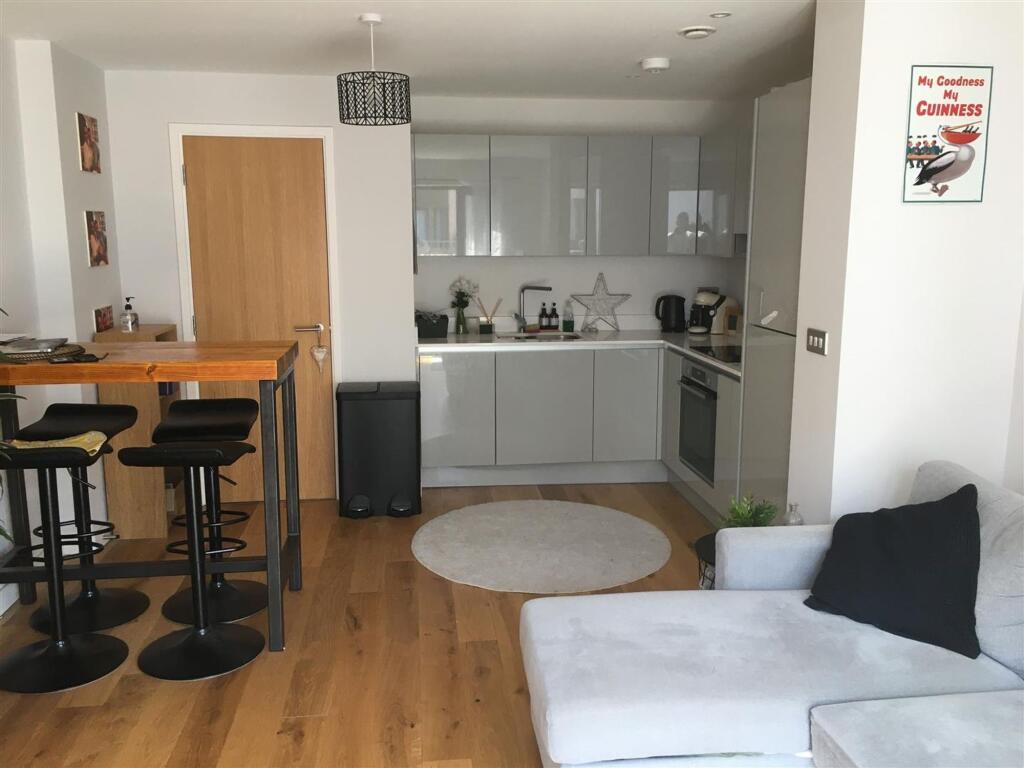 Apartment in Bristol - View 3
