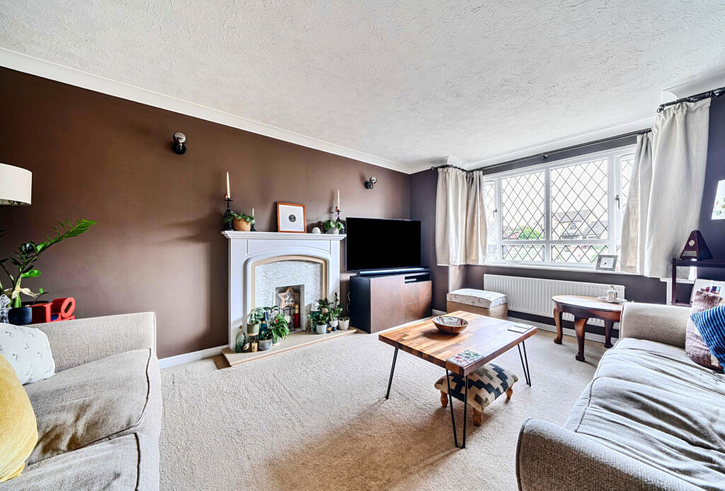 Lyndley Chase, Bishops Cleeve, Cheltenham, Gloucestershire, GL52 photo 4