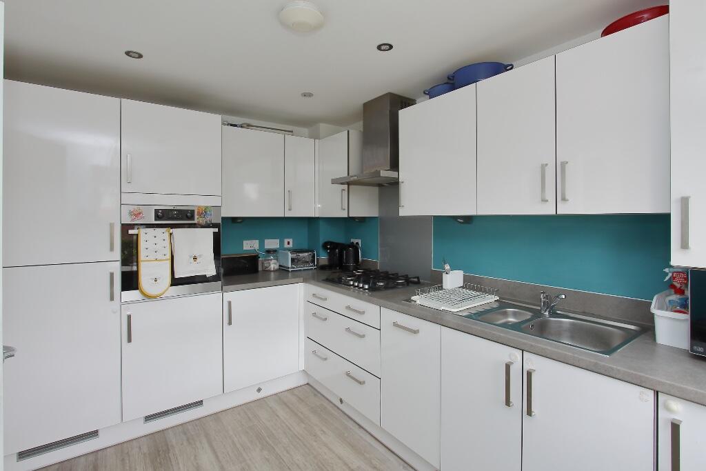 Draper Close, Andover, Hampshire, SP11 photo 4