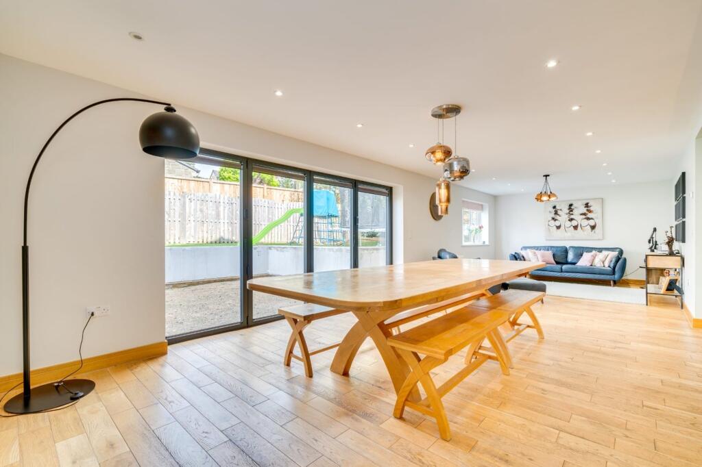 House in Bradford, Baildon - More