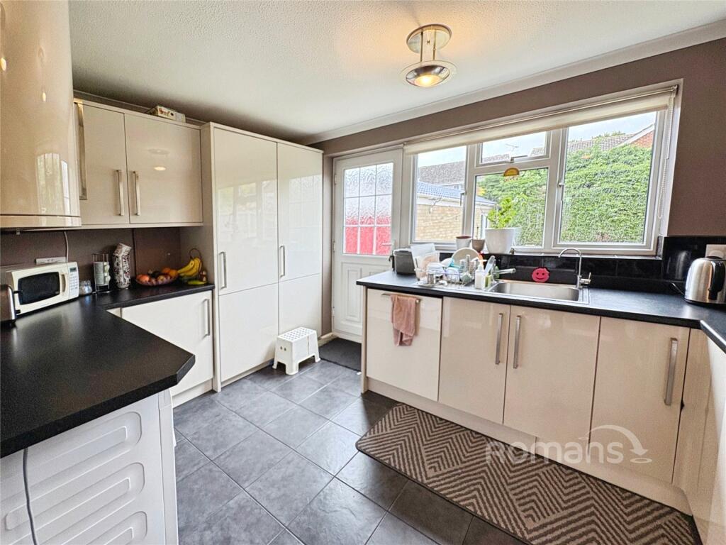 House in Reading, Lower Earley, Earley - View 3