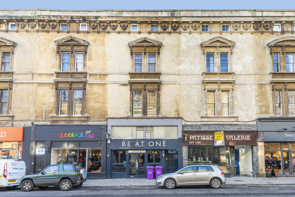 Apartment in Bristol, The Triangle, Clifton - View 4