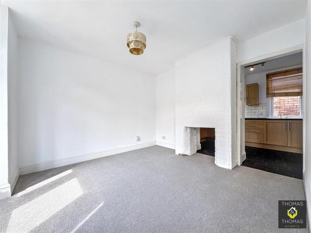 House in Gloucester - View 4