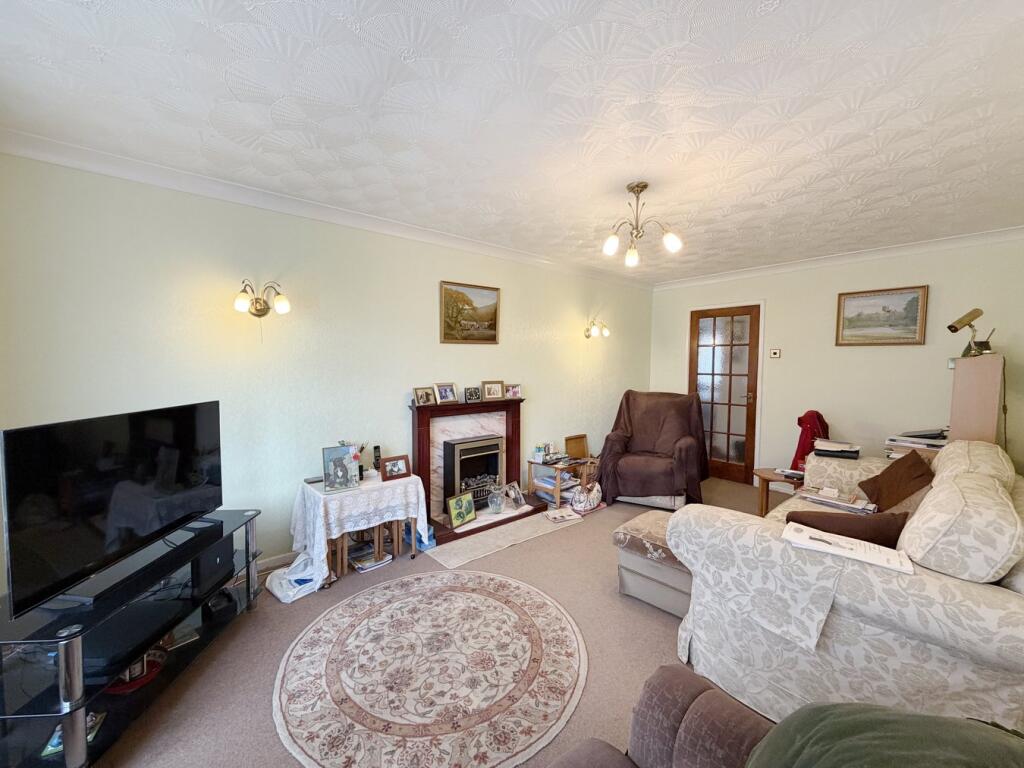 Springfield Avenue, Felixstowe, IP11 - View 5