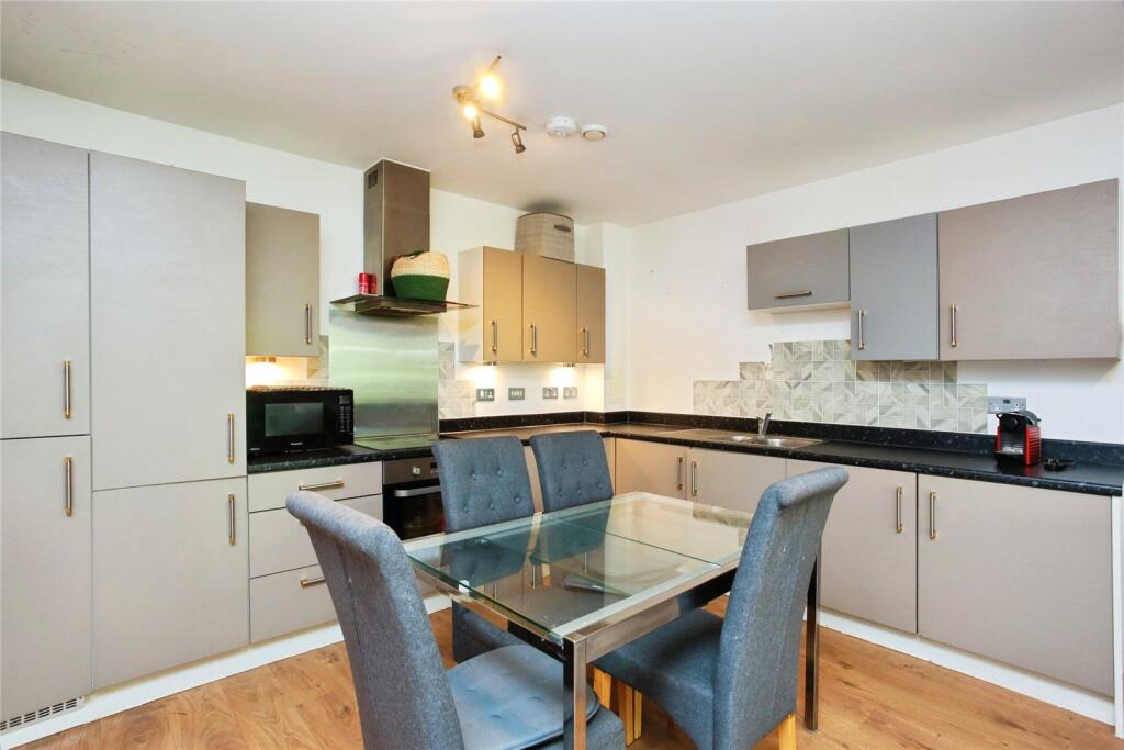 Apartment in Tonbridge and Malling, Kent - View 5