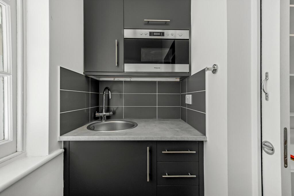 kitchen 1.jpg